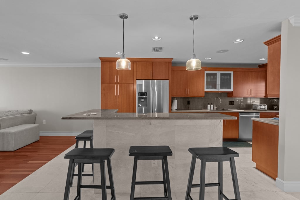 Lighthouse Point 325