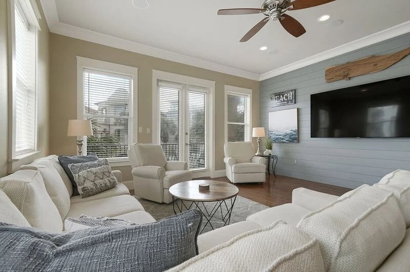 Beach Daze -  Livng Room W/HDTV