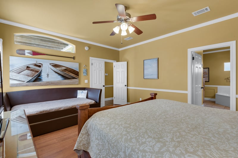 Coconut Cv - Master King Suite w/ Day Bed Plus Trundle Bed