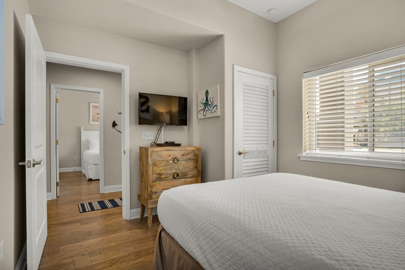 Alerio 104 - Guest Bedroom - W/TV