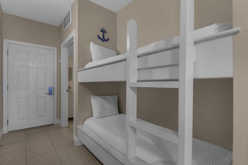 Ariel Dunes II 1705 - Bunks