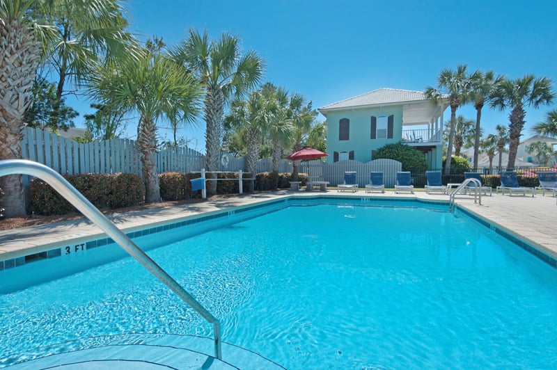 Emerald Shores Amenities: 2 of 2 Pools w/ Restrooms