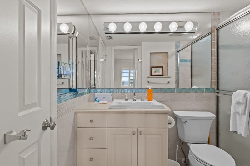 Guest Bathroom 