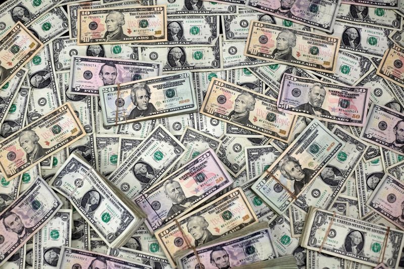 Image for Hedge fund investors want managers who trade macro, says SocGen survey