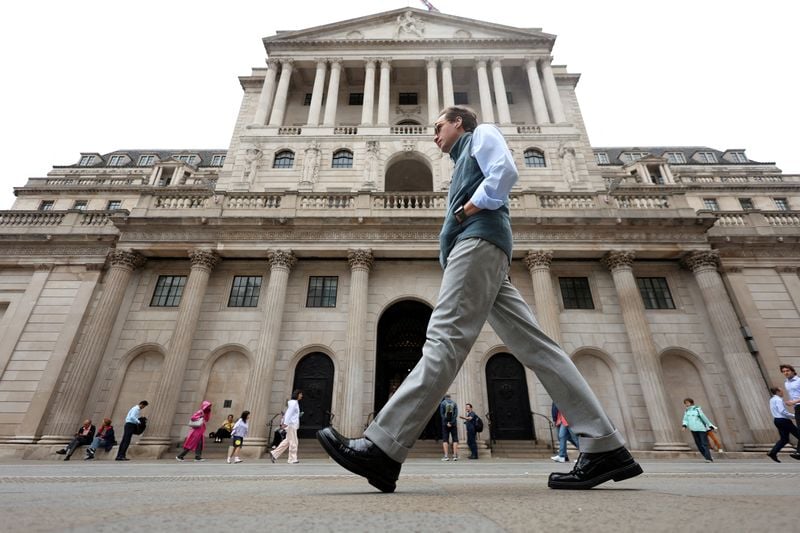 Image for Top fund managers urge Bank of England to stop selling gilts into rocky debt markets