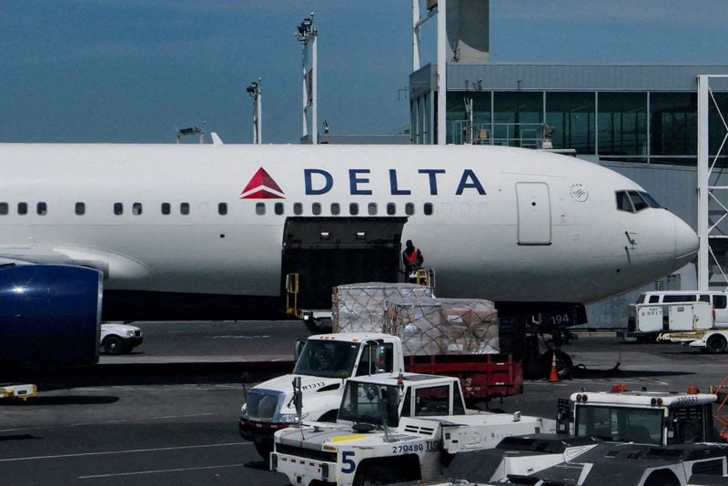 Image for Delta leans on premium flyers for 2026 growth, orders Boeing 787s​​