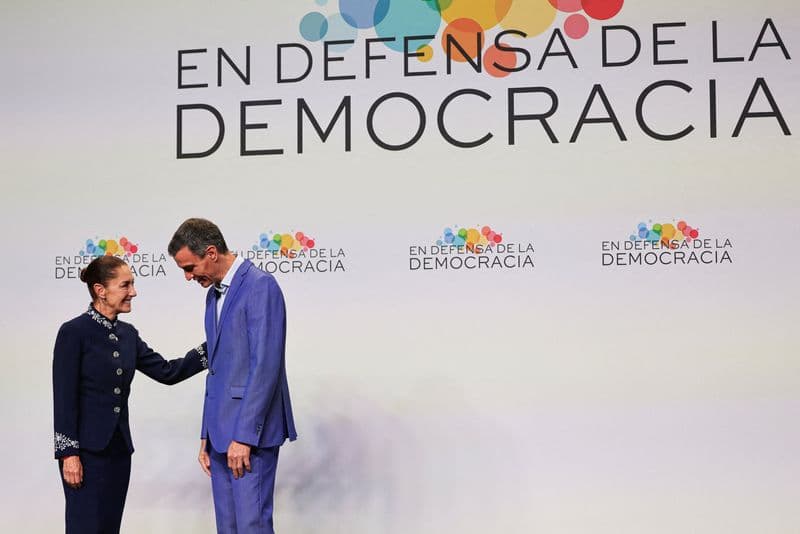 Spain's Sanchez and Mexico's Sheinbaum Hold Meeting at Leftist Summit