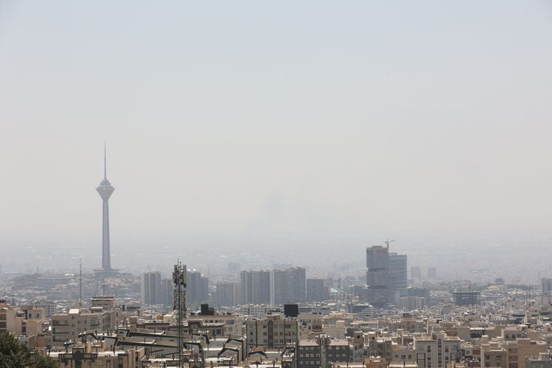 Image for Trump says everyone should immediately evacuate Tehran