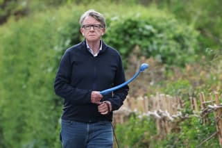 Image for UK's Starmer says he and ministers not told Mandelson failed clearance in January 2025