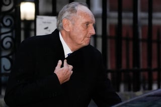 Image for Veteran Daily Mail chief Paul Dacre tells UK privacy trial of anger at allegations