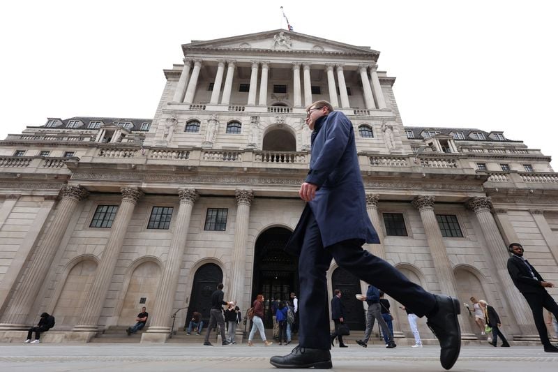 Image for UK firms struggle but price pressures likely to keep Bank of England on alert