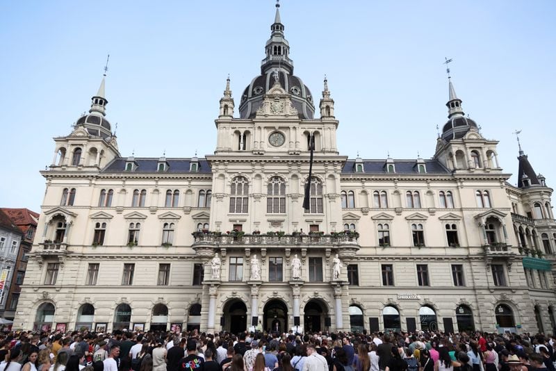 Image for Austria plans tougher gun laws after mass shooting at school