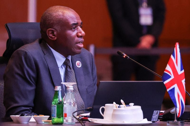 Image for Britain's foreign minister meets Chinese counterpart at ASEAN