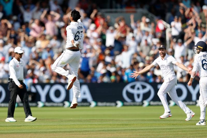 Image for Cricket-England beat India by 22 runs in third test