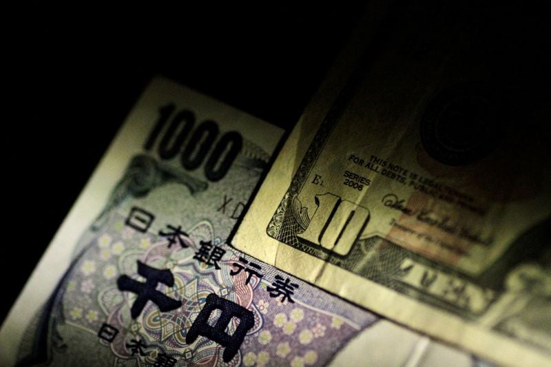 Image for Japanese yen, euro slide against dollar on fiscal concerns