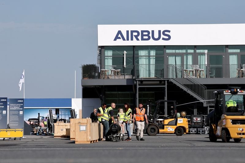 Image for Airbus UK workers postpone strike after new pay offer