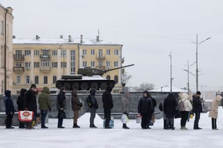 Image for Ukraine talks set for next week as cold sweeps country