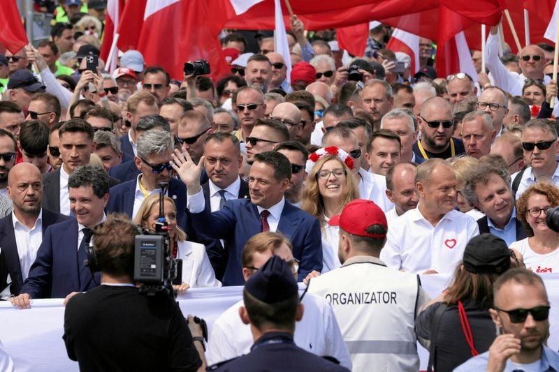 Image for Rival marches draw thousands in Warsaw ahead of presidential vote