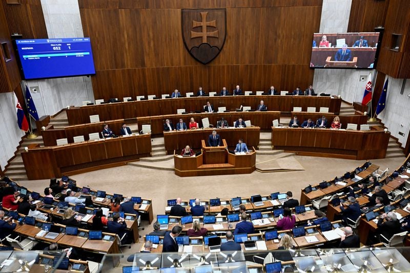 Image for Slovak parliament calls on government to end backing for Russia sanctions