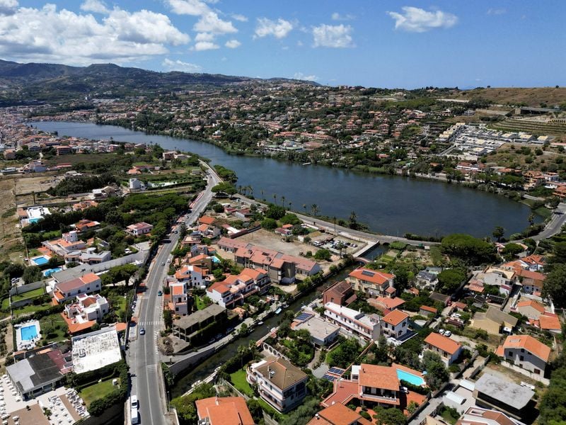 Image for A bridge too far? Sicily project tests limits of Italy's ambitions