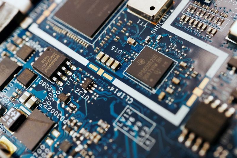 Image for AI chip startup SambaNova raises $350 million in Vista-led round, signs Intel partnership