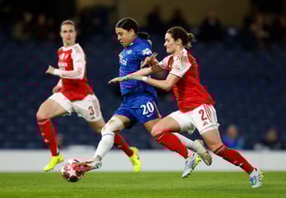 Image for Soccer-Arsenal into Women's Champions League semis after 3-2 aggregate win over Chelsea