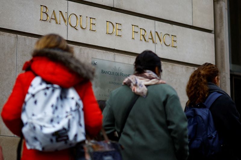 Image for French central bank sees growth outlook clouded by politics
