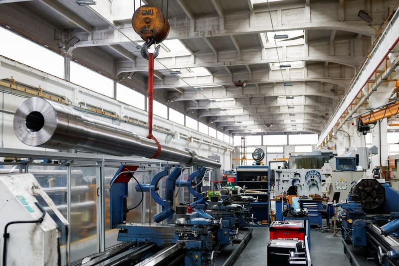Image for French manufacturing sector contracts in September as confidence wanes, PMI shows