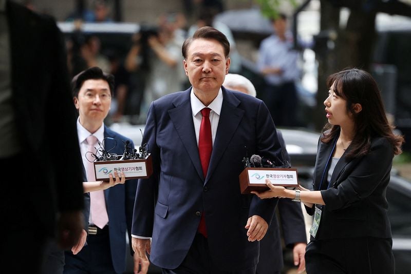 Image for South Korea's ex-leader Yoon returns to jail as martial law probe accelerates