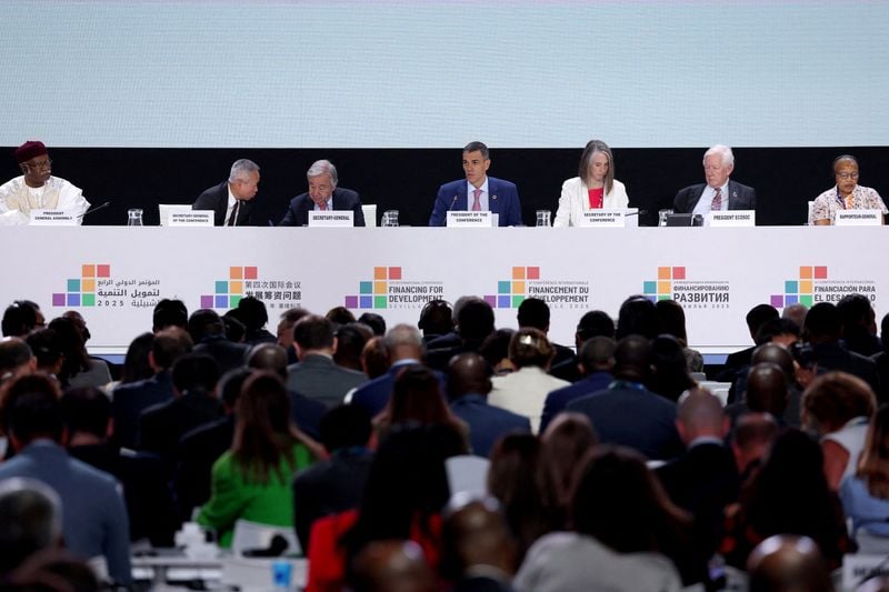 Image for Global leaders pledge development push as US shuns UN summit