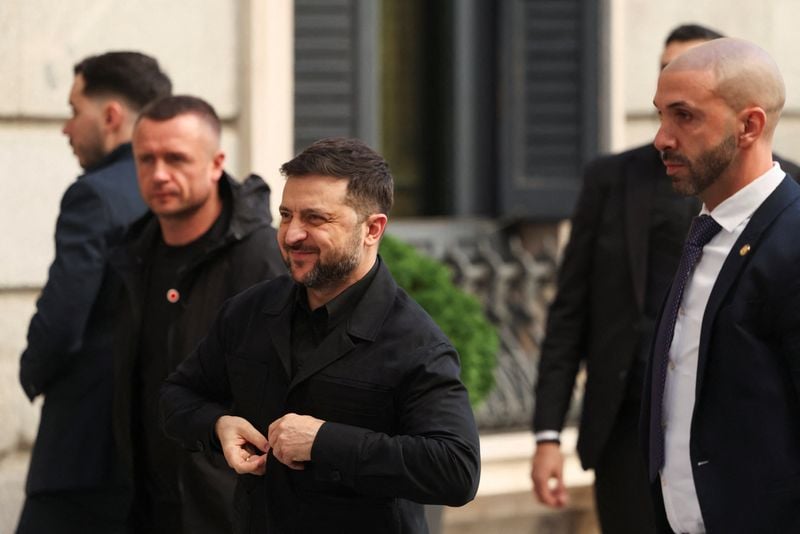 Image for Spain rolls out $946 million Ukraine aid package during Zelenskiy visit