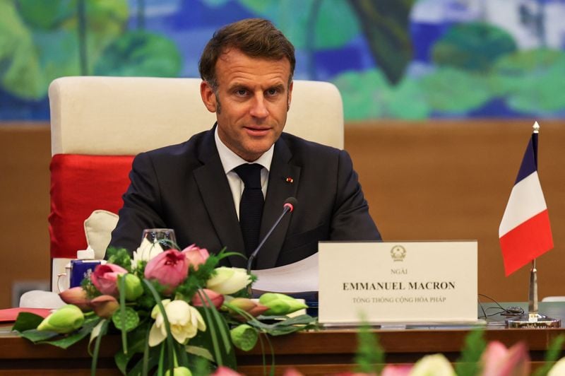 Image for Macron says Trump, von der Leyen had 'good exchange'