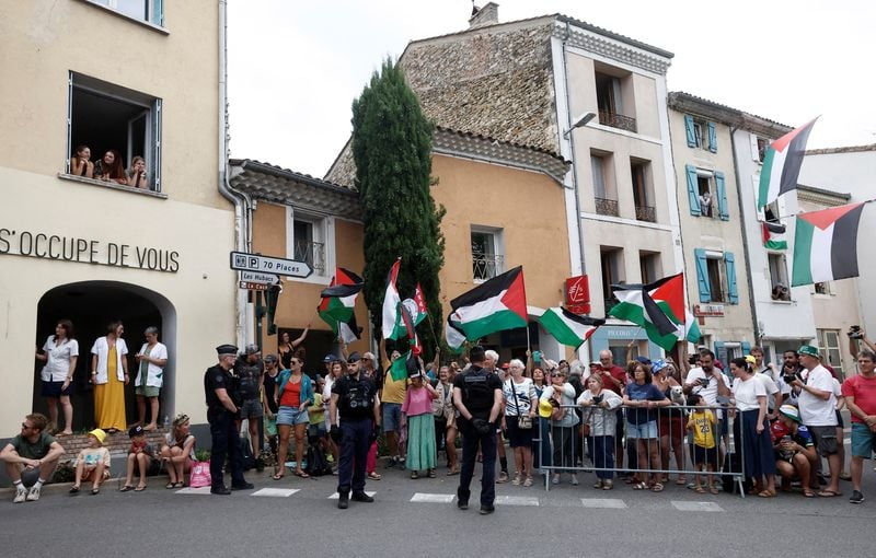 Image for Cycling-Activists protest over Gaza during Tour de France, call for Israeli team to be barred