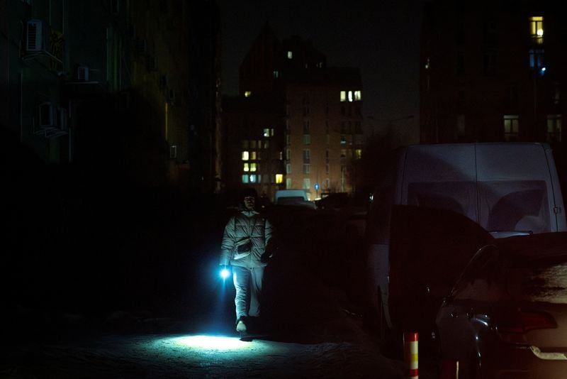 Image for Russian strike on Ukraine's Kyiv leaves 1,700 buildings still without heat, mayor says