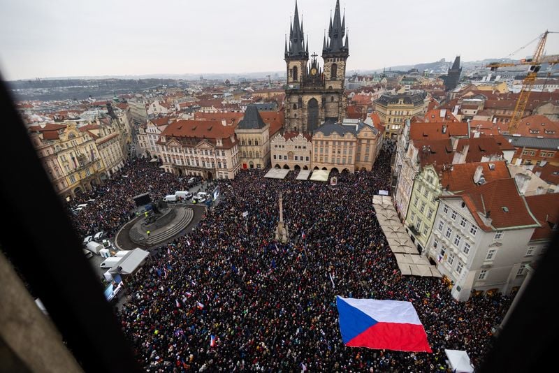 Image for Czechs rally to support president in his growing rift with government