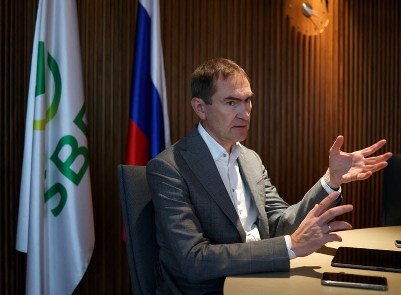 Image for Russia's largest lender sees economy cooling for another year