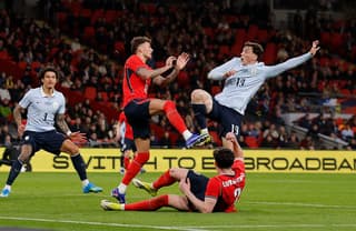 Image for Soccer-Uruguay grab late draw with England after White booed