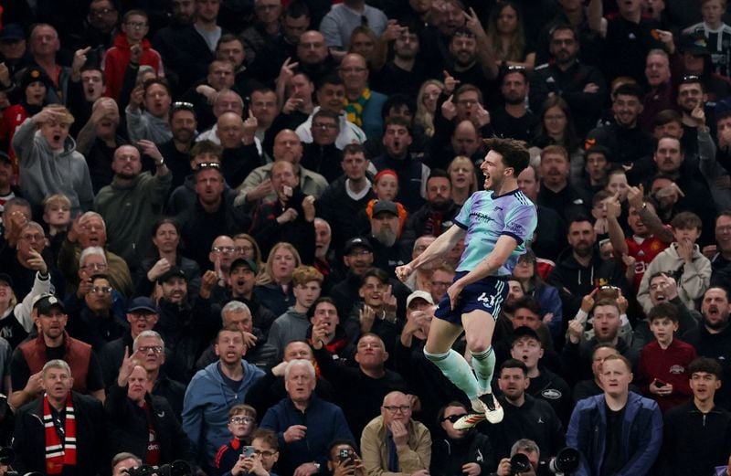 Image for Soccer-Arsenal title hopes hit again with 1-1 draw at Man United