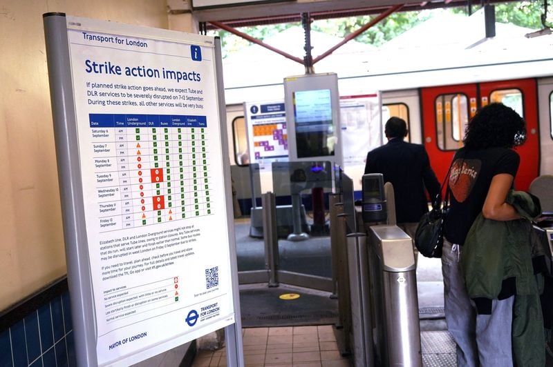 Image for Union reaches pay deal with London underground after strike action