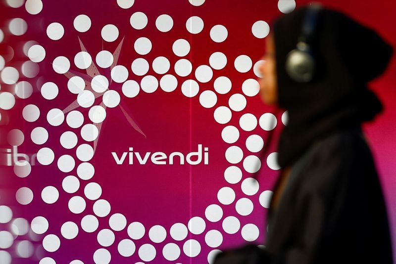 Image for Vivendi falls 20% after Le Monde reports court may favour Bollore in break-up dispute