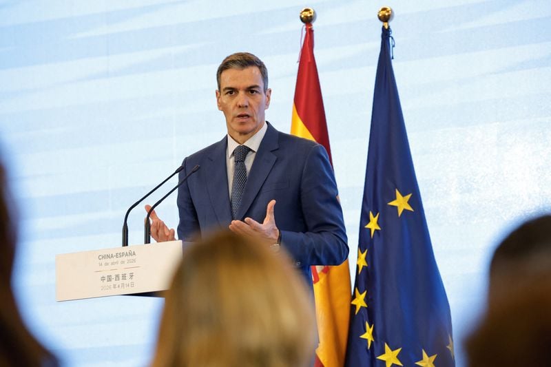 Image for Spanish immigration offices threaten strike over migrant amnesty