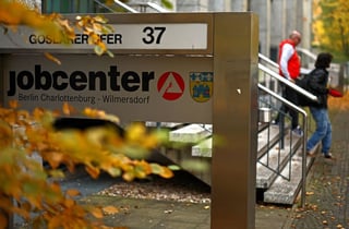 Image for German unemployment rises slightly in February