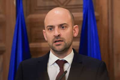 Image for France 'reasonably optimistic' of G7 maritime ban on Russian oil, minister says