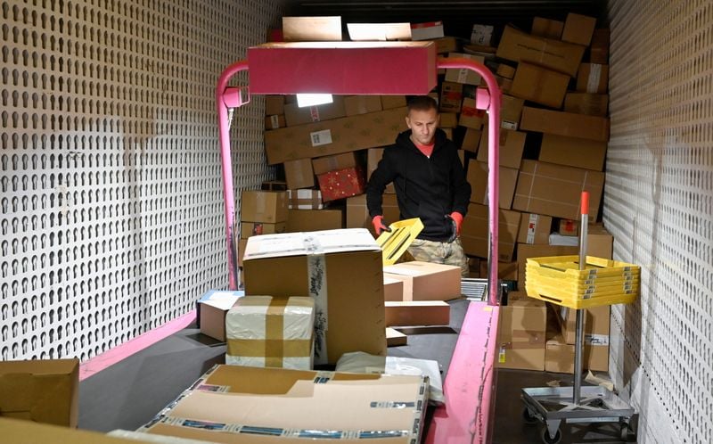 Image for EU to impose 3 euro duty on e-commerce parcels from July 2026