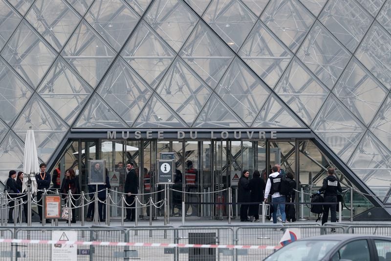 Image for Factbox-What jewels did the Louvre thieves steal?