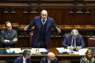 Image for Italy defence minister urges arms industry to speed up production