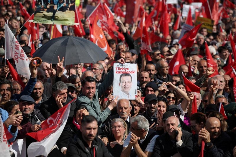 Image for Large crowds rally in Istanbul over jailing of Erdogan's main rival