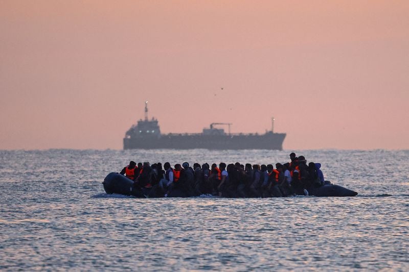 Image for UK government says it will fight legal blocks preventing migrant removals