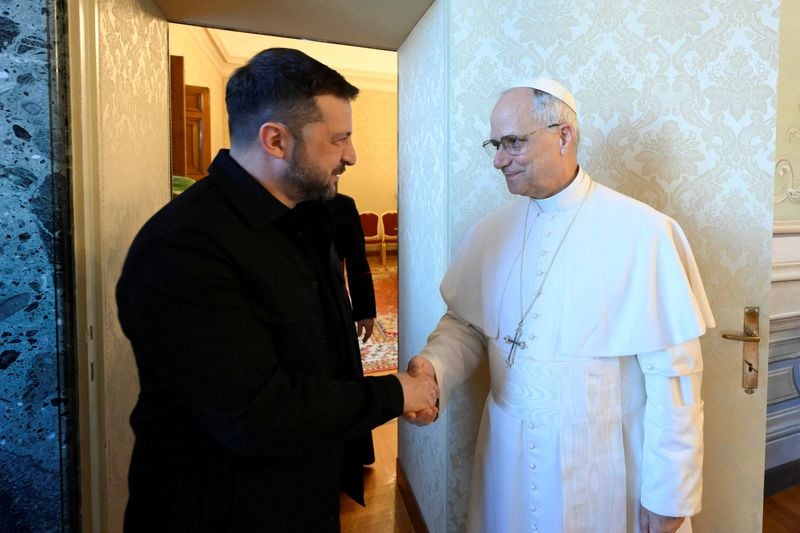 Image for Pope Leo meets Zelenskiy, offers to host Ukraine peace talks
