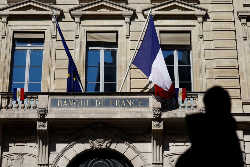Image for French central bank sees slight growth in Q4 as political uncertainty weighs